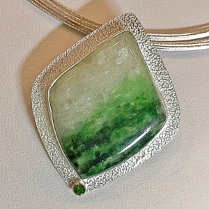 Chrome Tremolite with Chrome Diopsite
