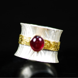 Ruby in Gold Ring Detail